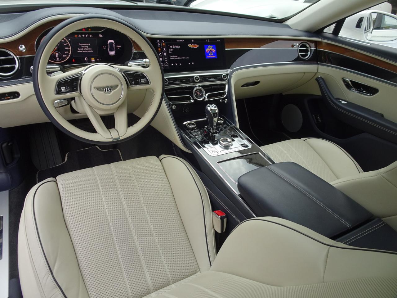Bentley Flying Spur V8 2021