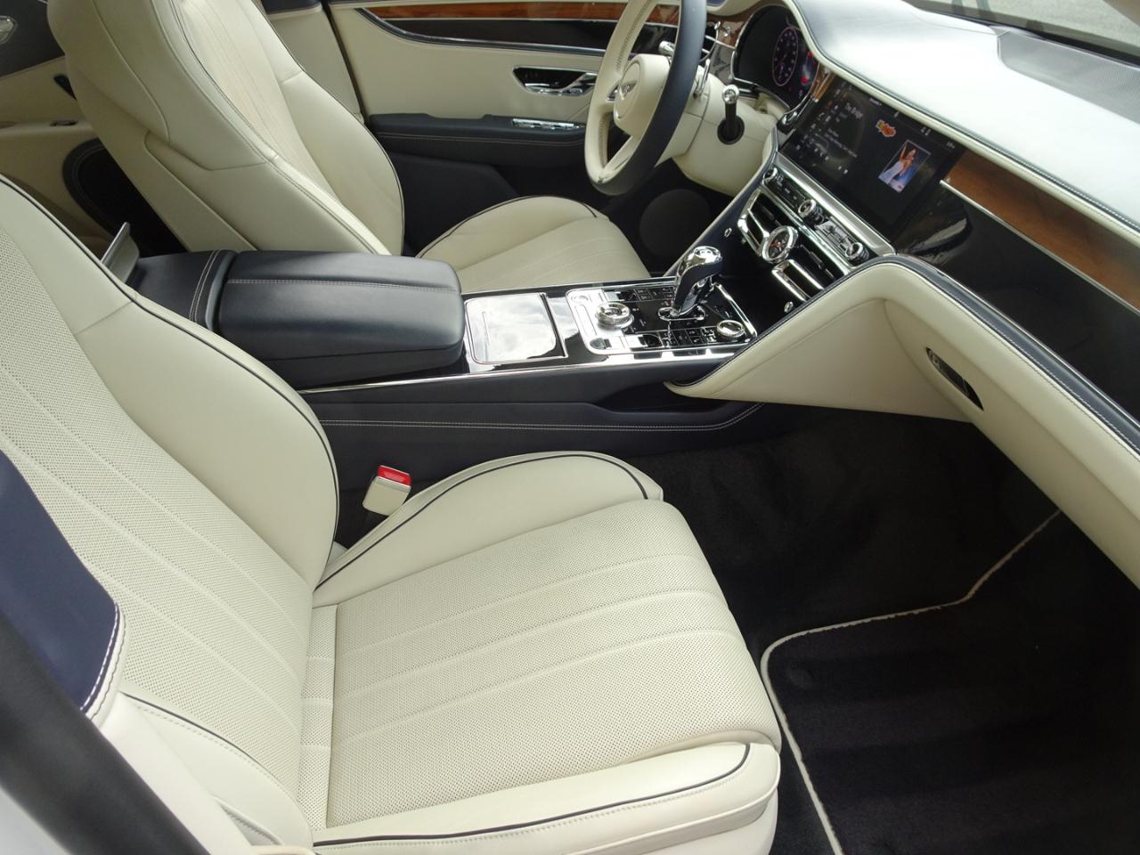 Bentley Flying Spur V8 2021