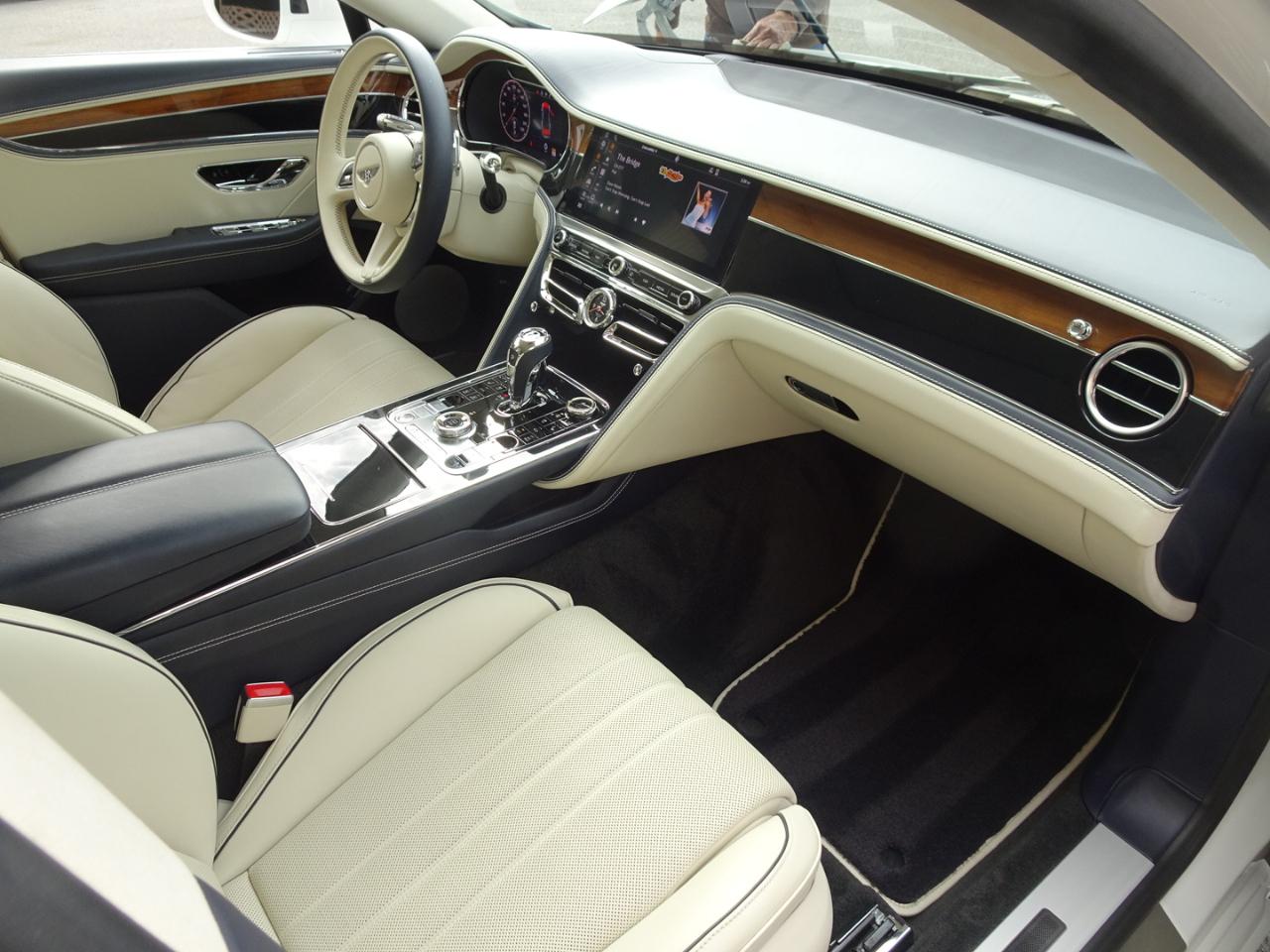 Bentley Flying Spur V8 2021