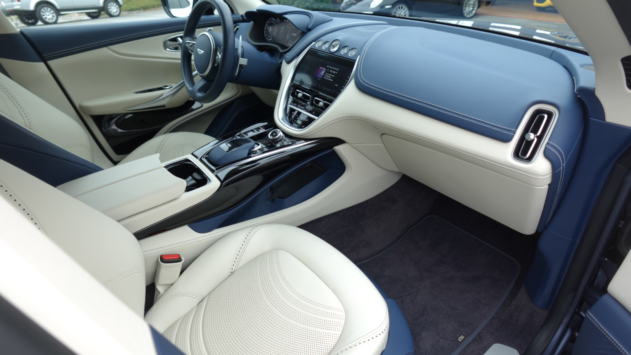 Aston Martin DBX 707 2024