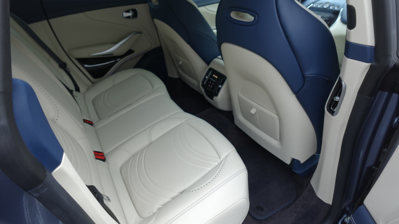 Aston Martin DBX 707 2024