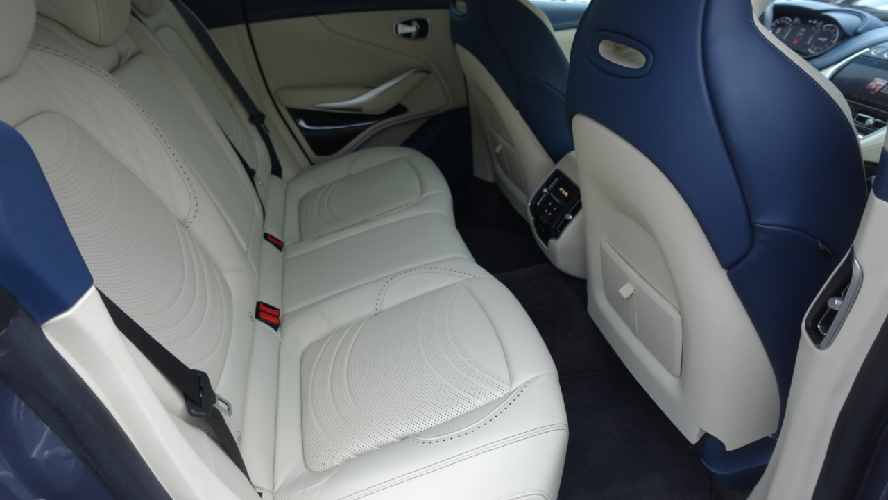 Aston Martin DBX 707 2024