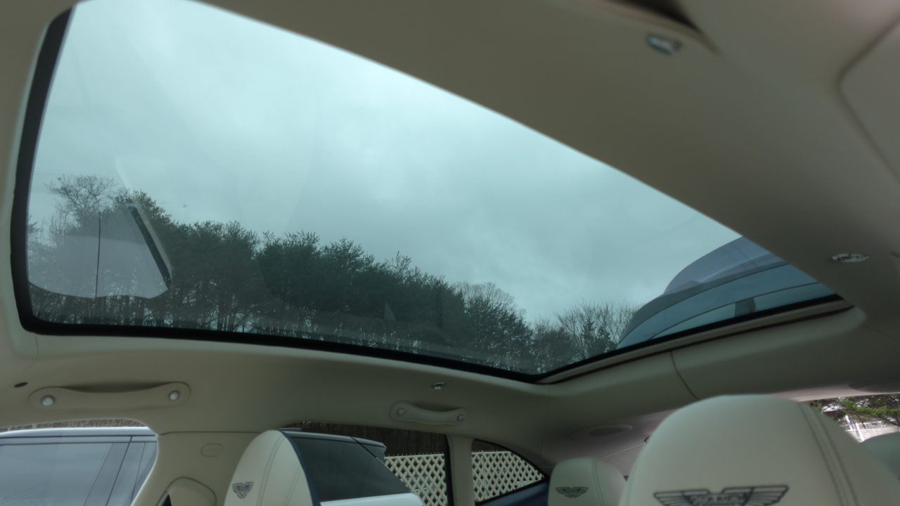 Aston Martin DBX 707 2024