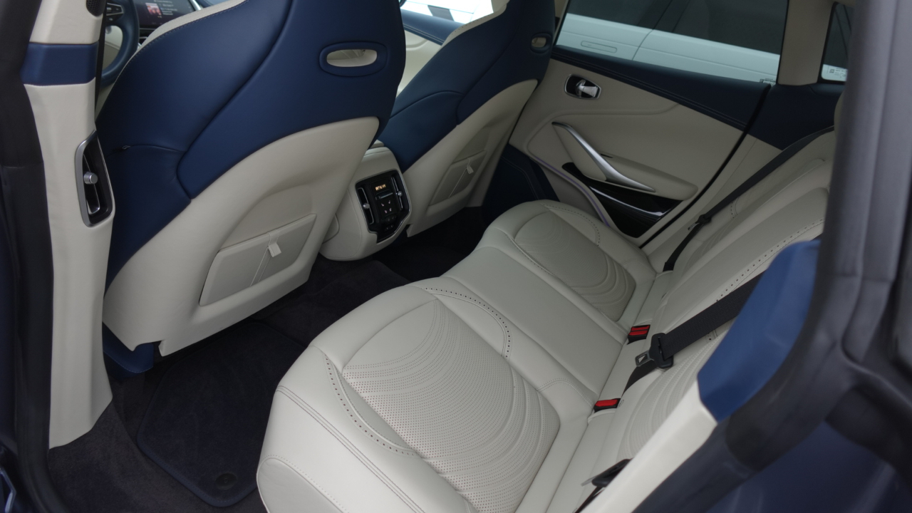 Aston Martin DBX 707 2024