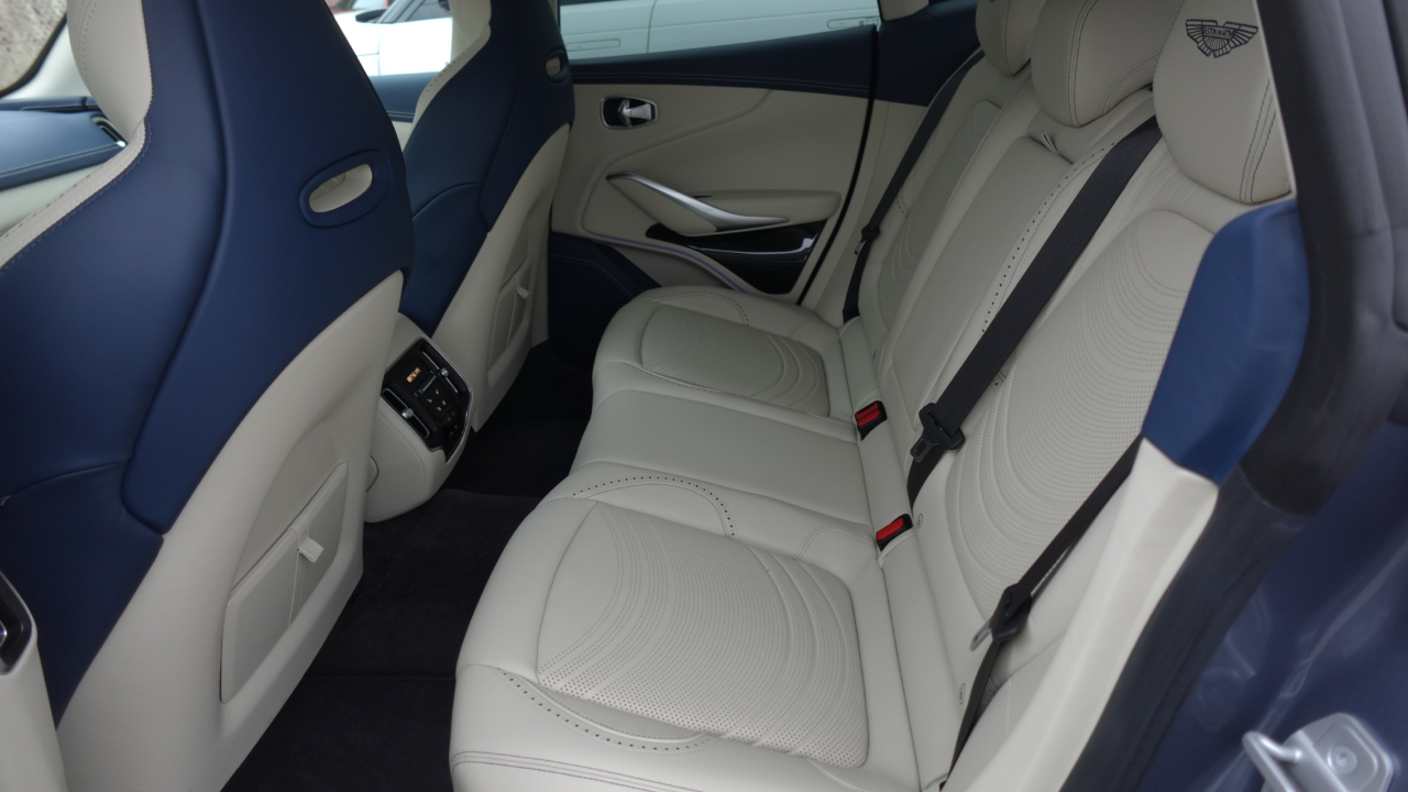 Aston Martin DBX 707 2024