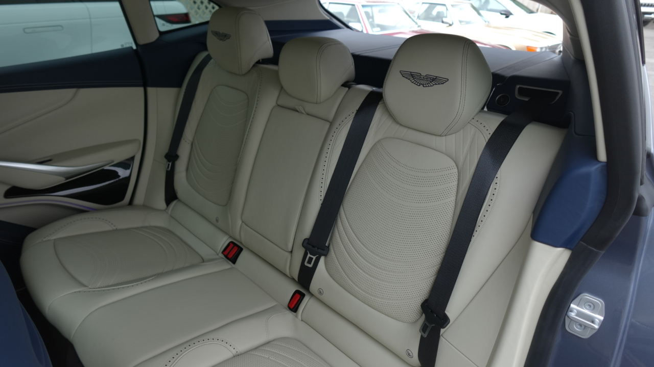 Aston Martin DBX 707 2024