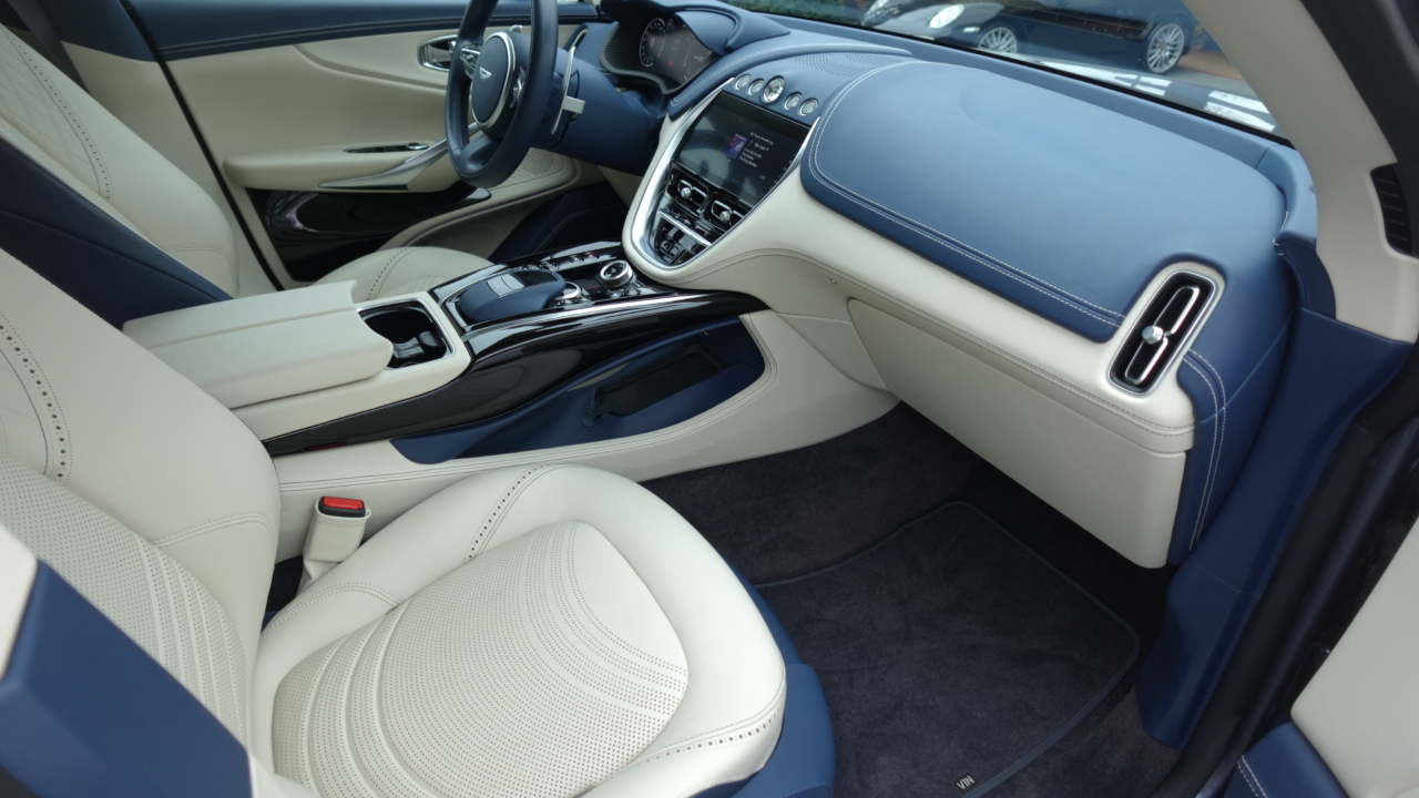 Aston Martin DBX 707 2024