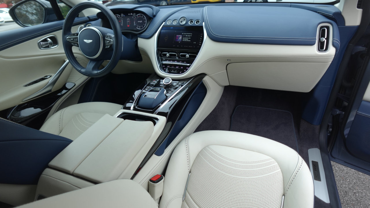 Aston Martin DBX 707 2024