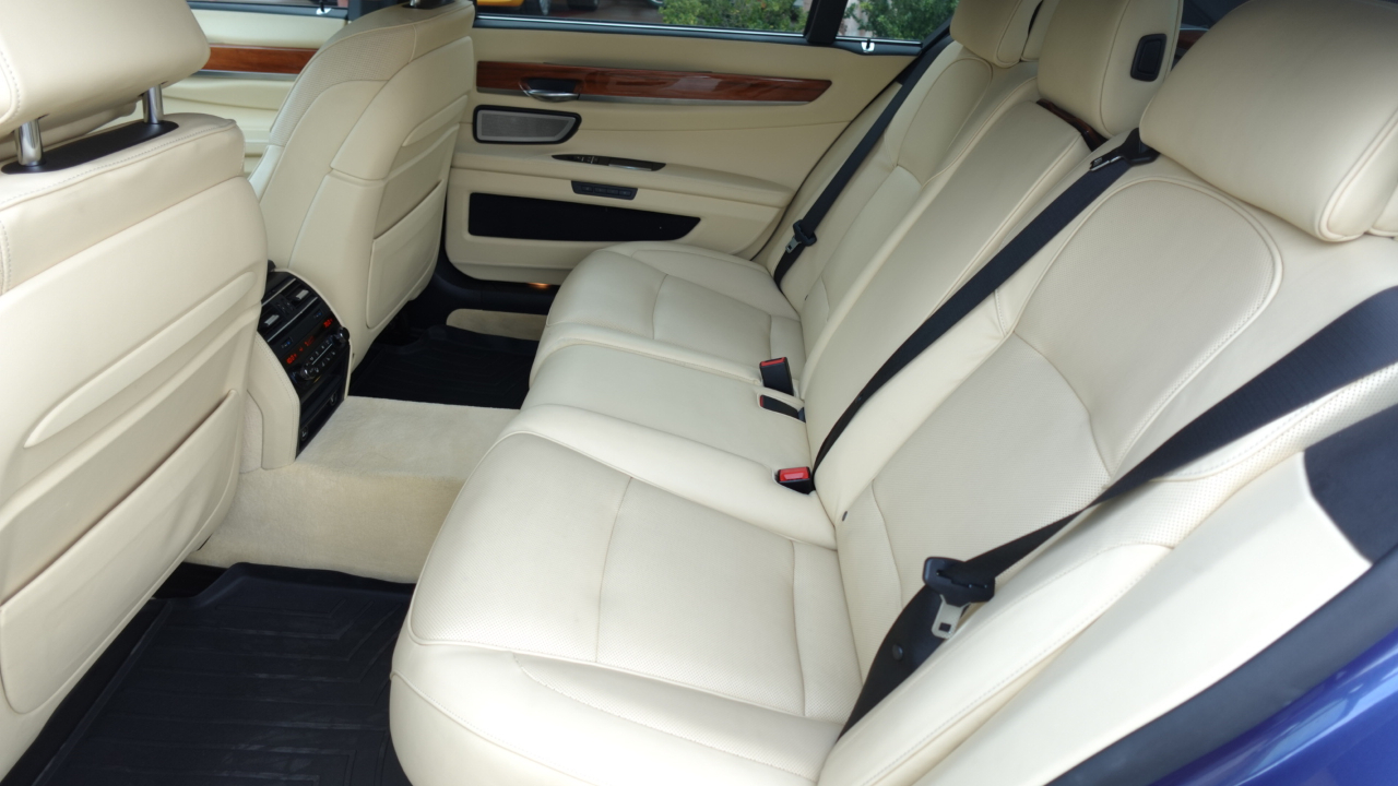 BMW 7-Series 750Li 2013