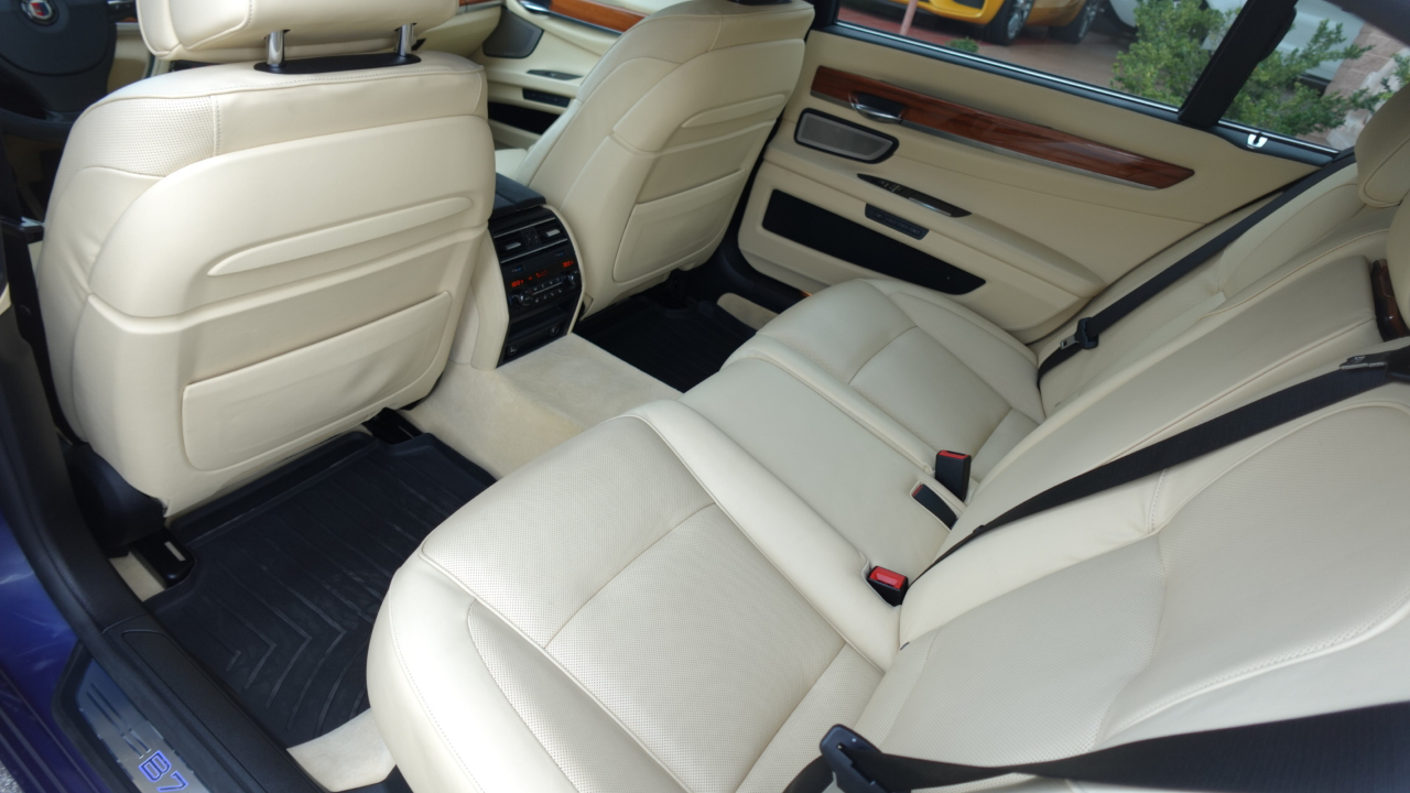 BMW 7-Series 750Li 2013