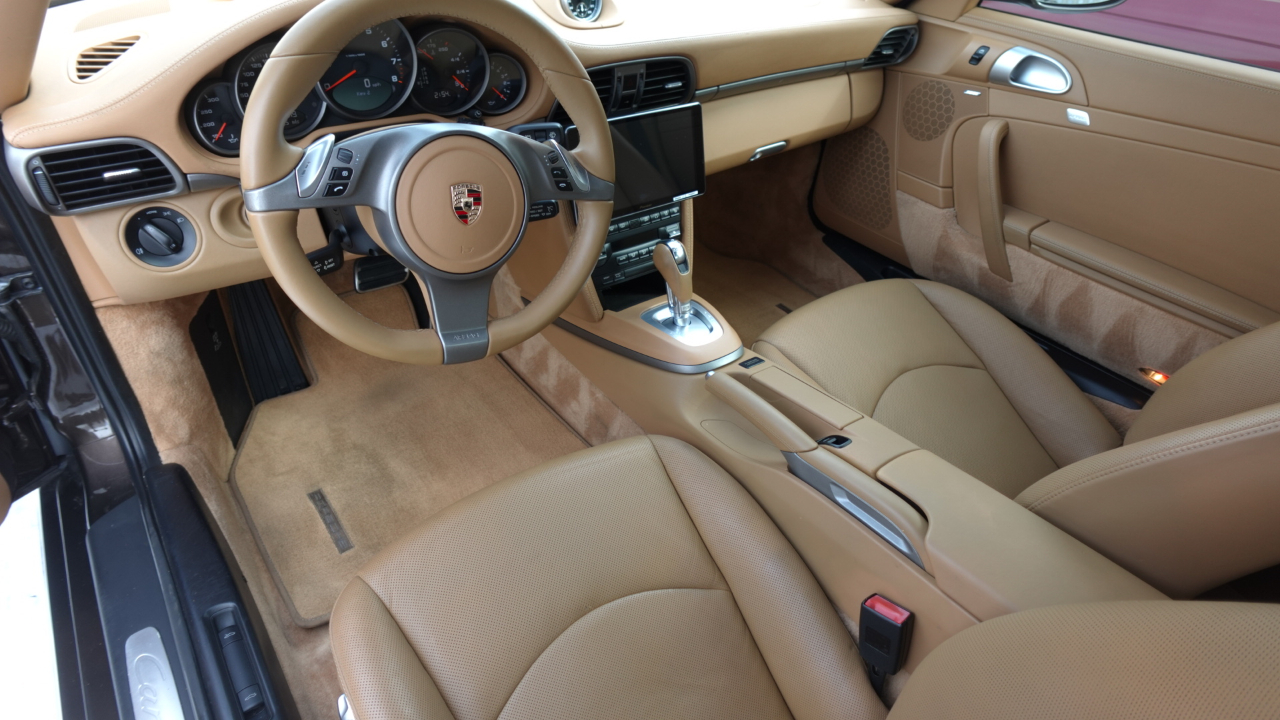 Porsche 911 Carrera Cabriolet 2010