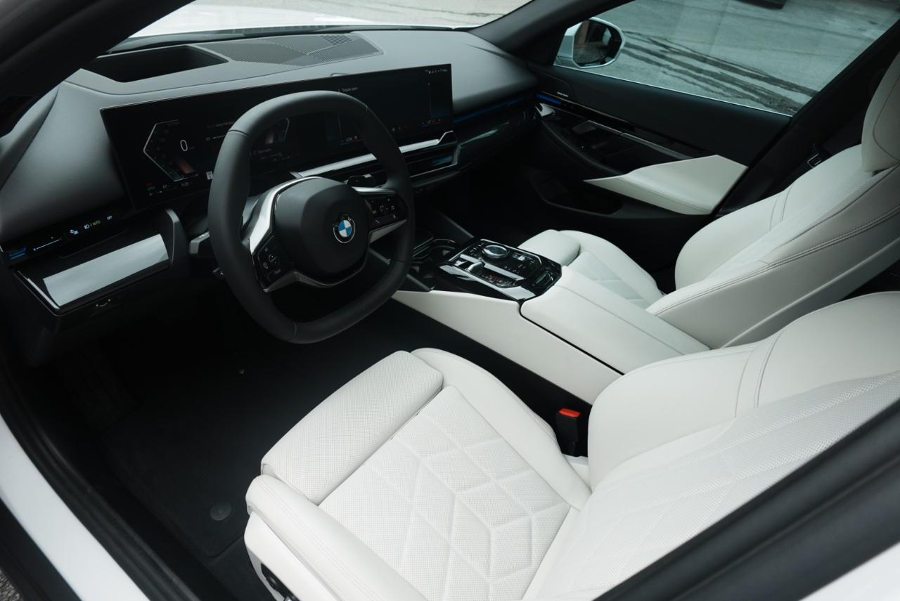 BMW 5-Series 530i xDrive 2025
