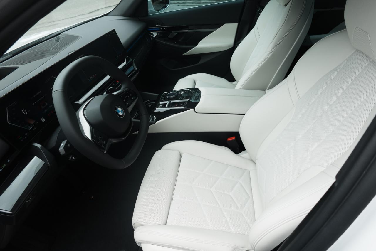 BMW 5-Series 530i xDrive 2025