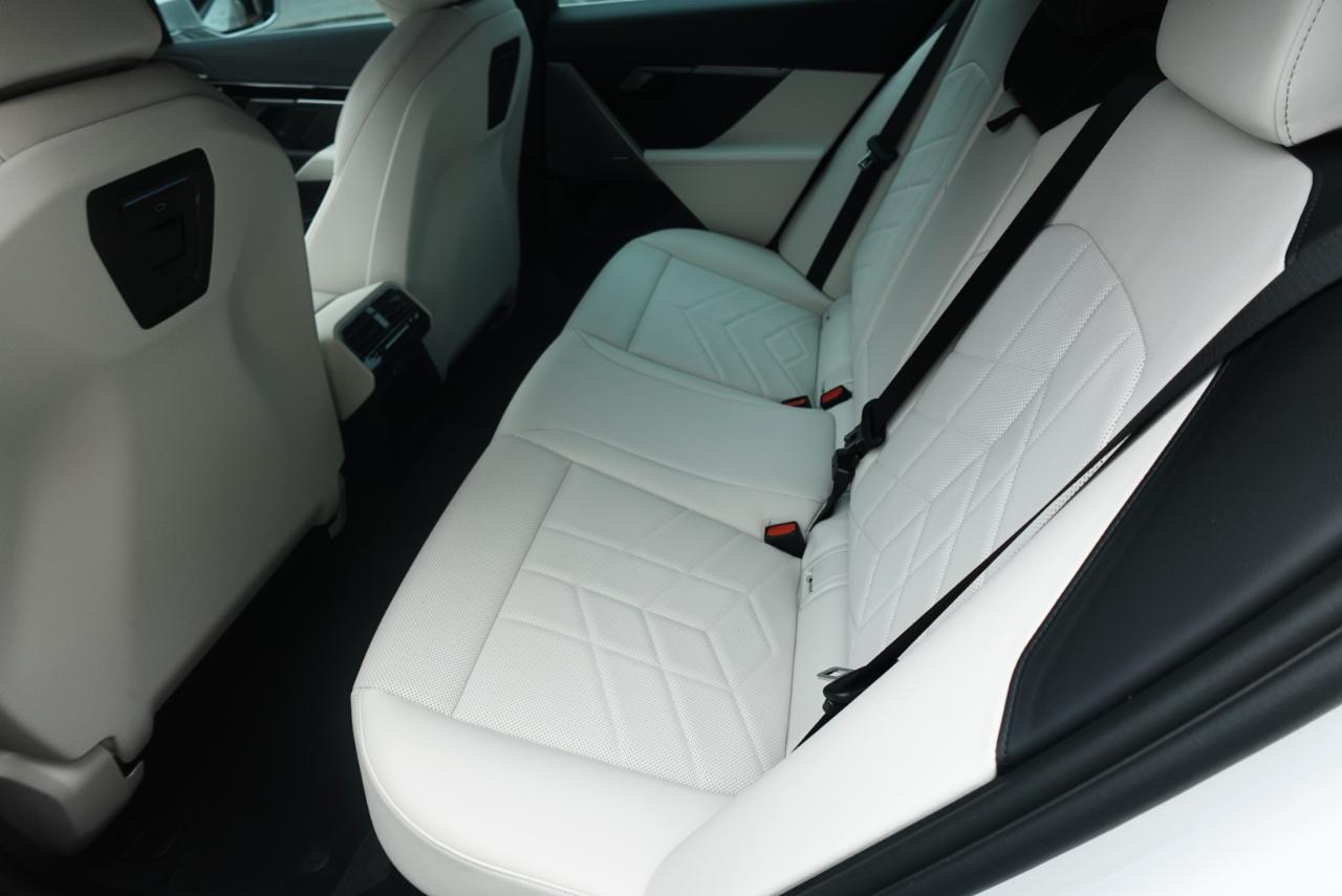 BMW 5-Series 530i xDrive 2025