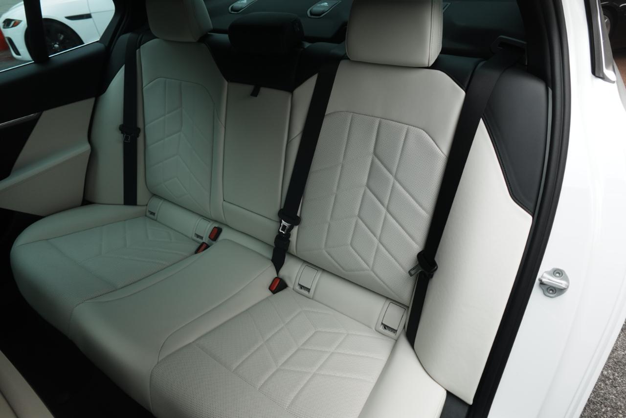BMW 5-Series 530i xDrive 2025