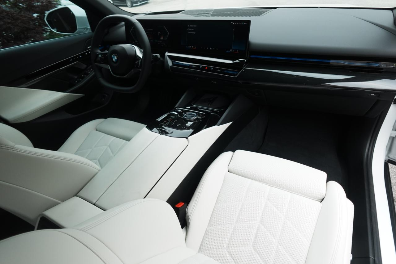 BMW 5-Series 530i xDrive 2025