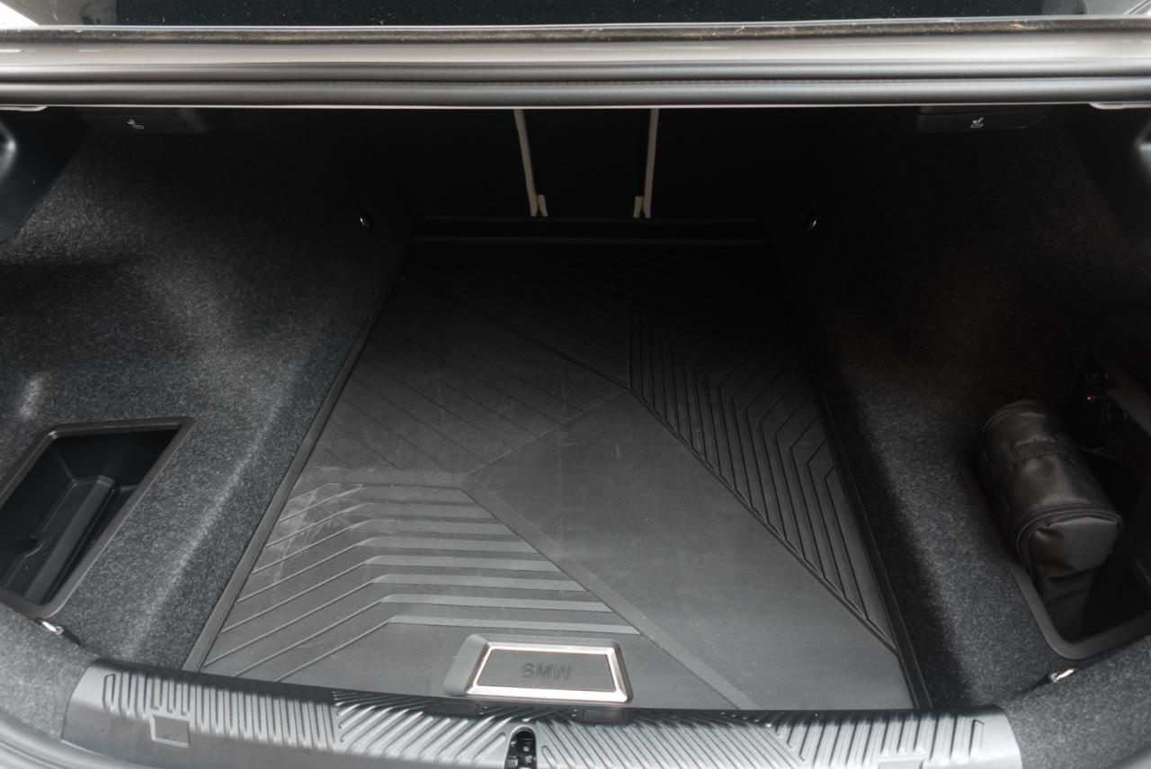 BMW 5-Series 530i xDrive 2025