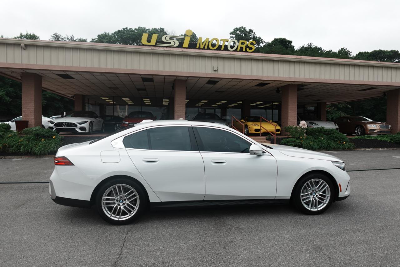 BMW 5-Series 530i xDrive 2025