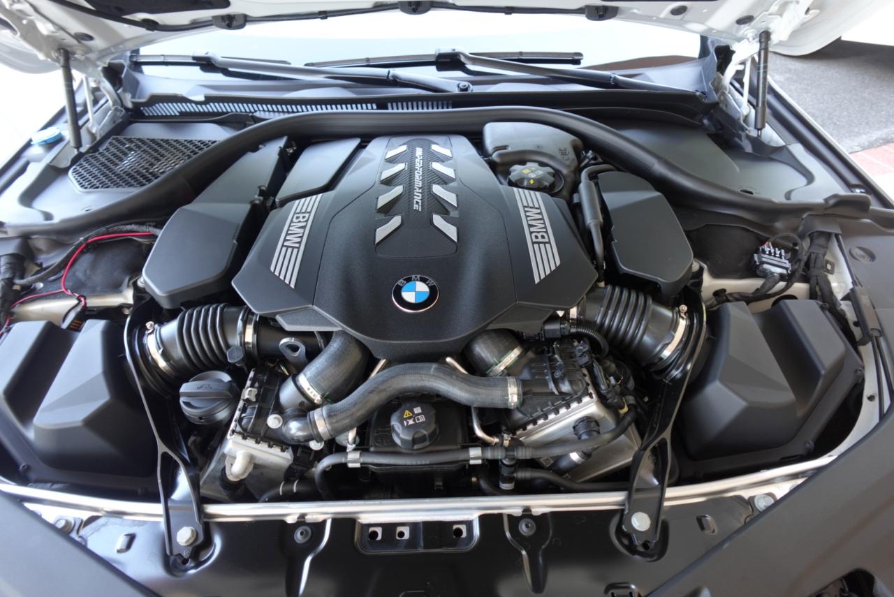 BMW 8-Series M850i xDrive Convertible 2024