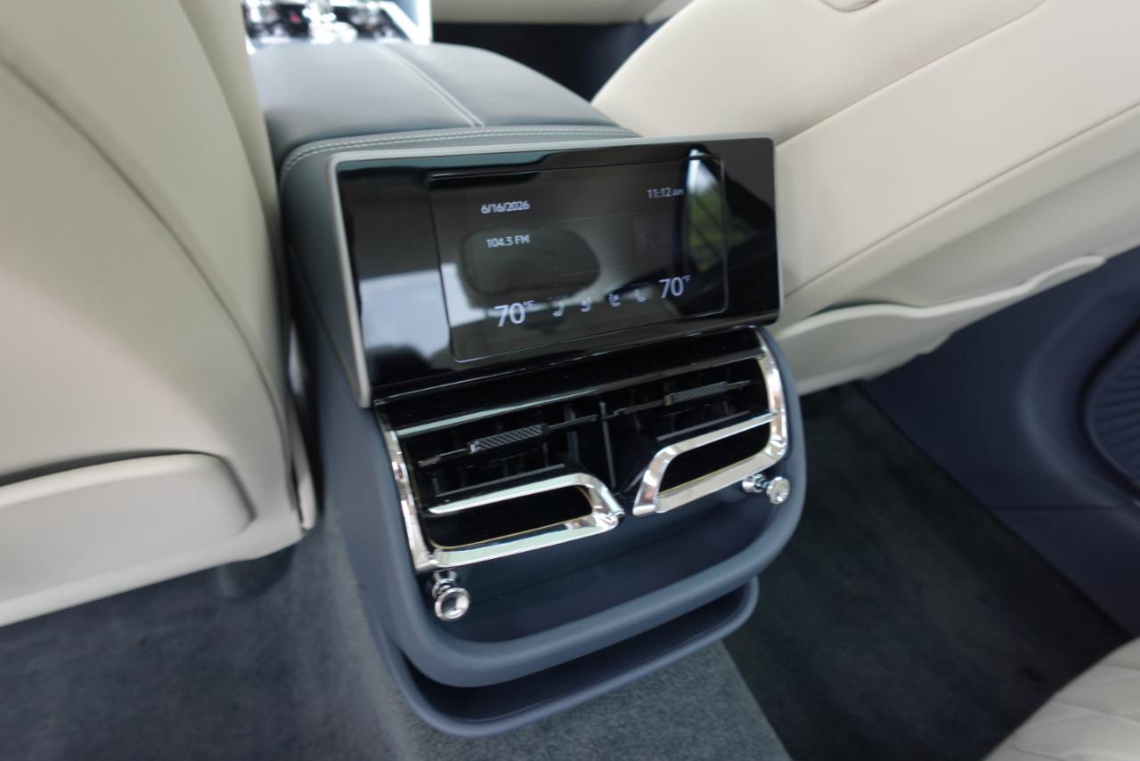 Bentley Flying Spur V8 2023