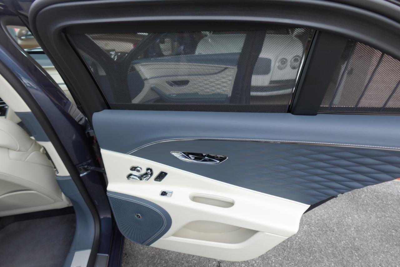 Bentley Flying Spur V8 2023