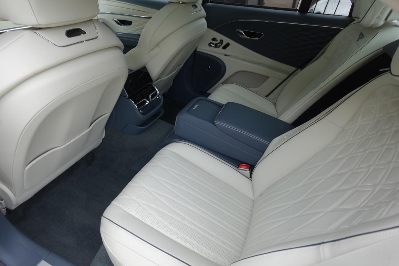 Bentley Flying Spur V8 2023