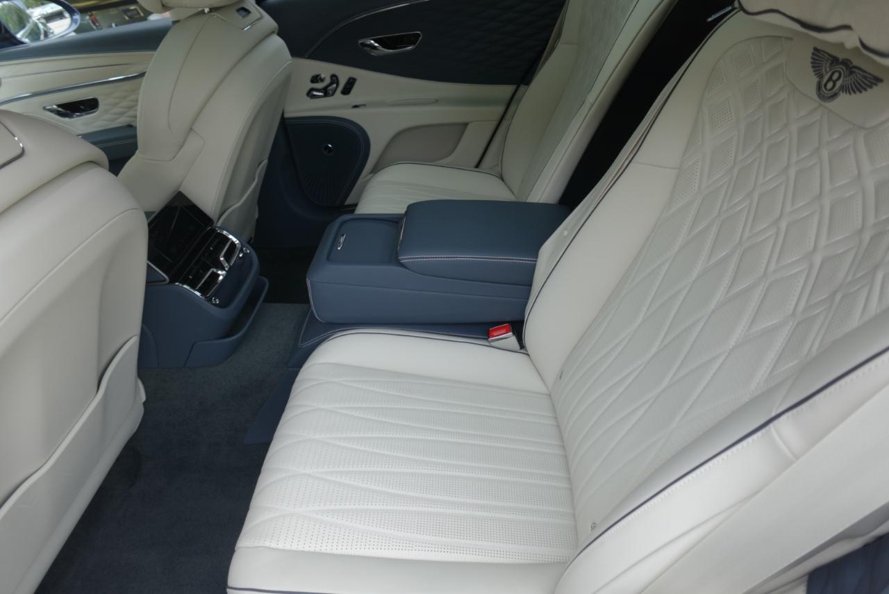 Bentley Flying Spur V8 2023