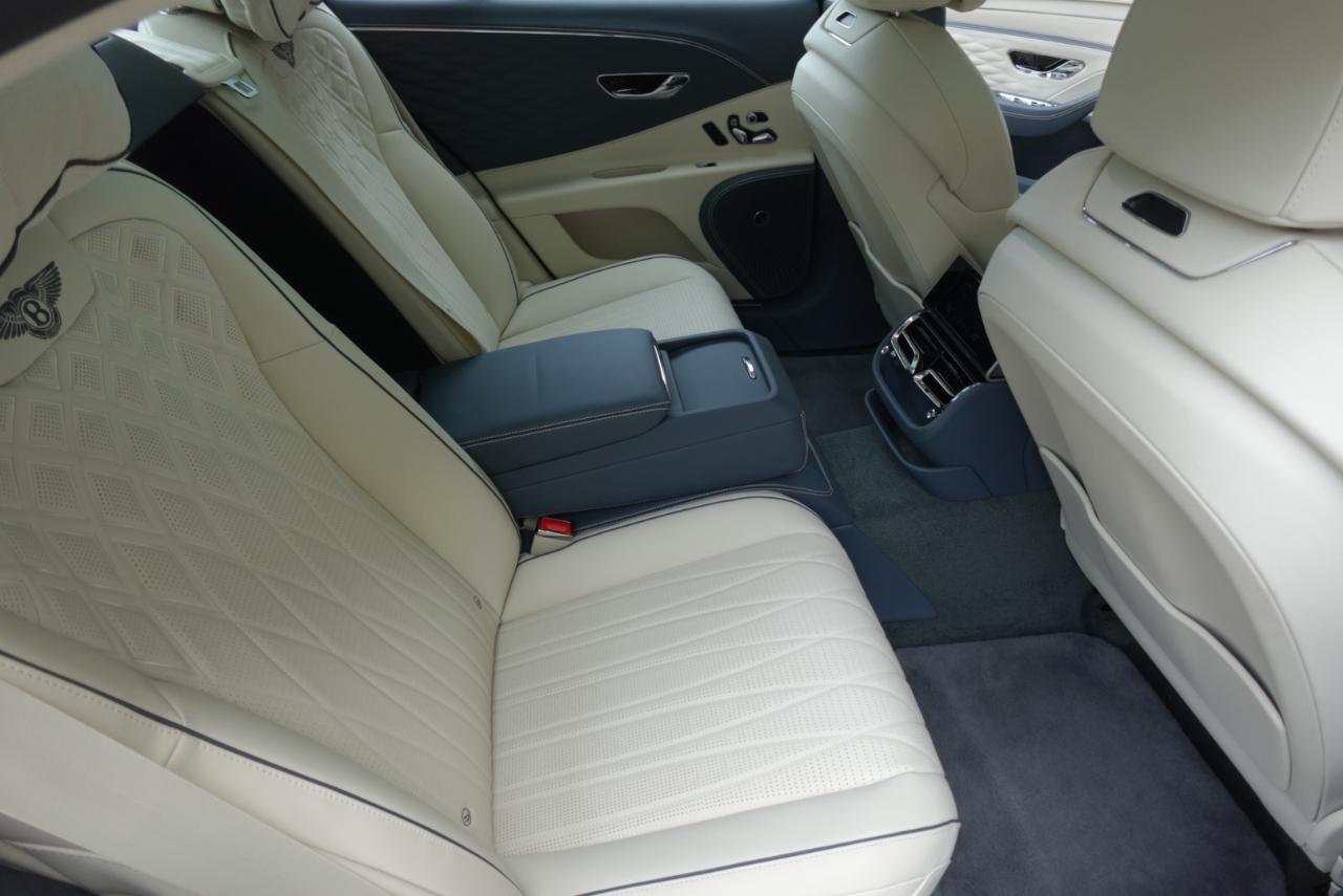 Bentley Flying Spur V8 2023