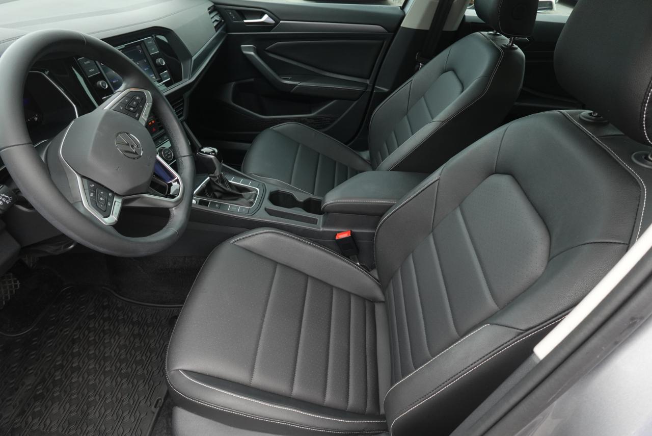 Volkswagen Jetta SE 2024
