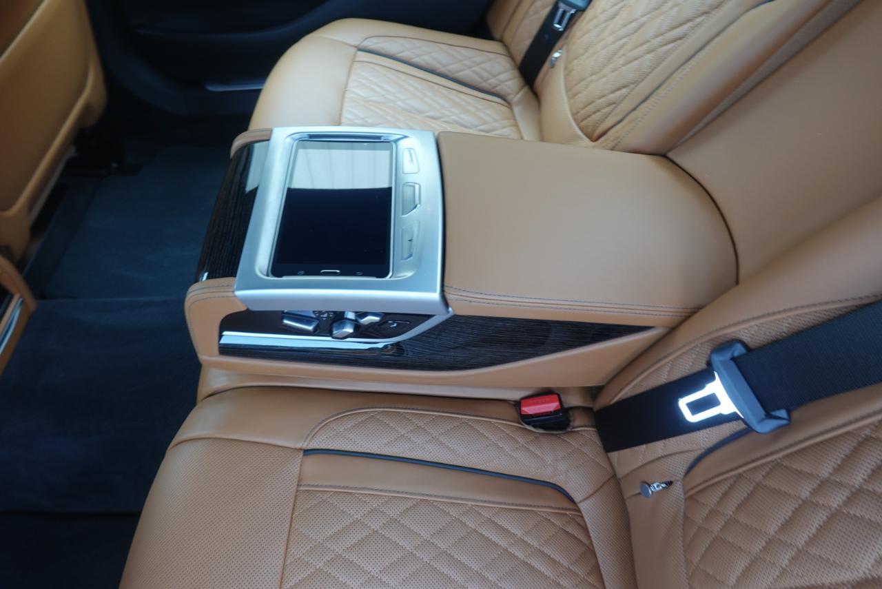 BMW 7-Series 750i xDrive 2021