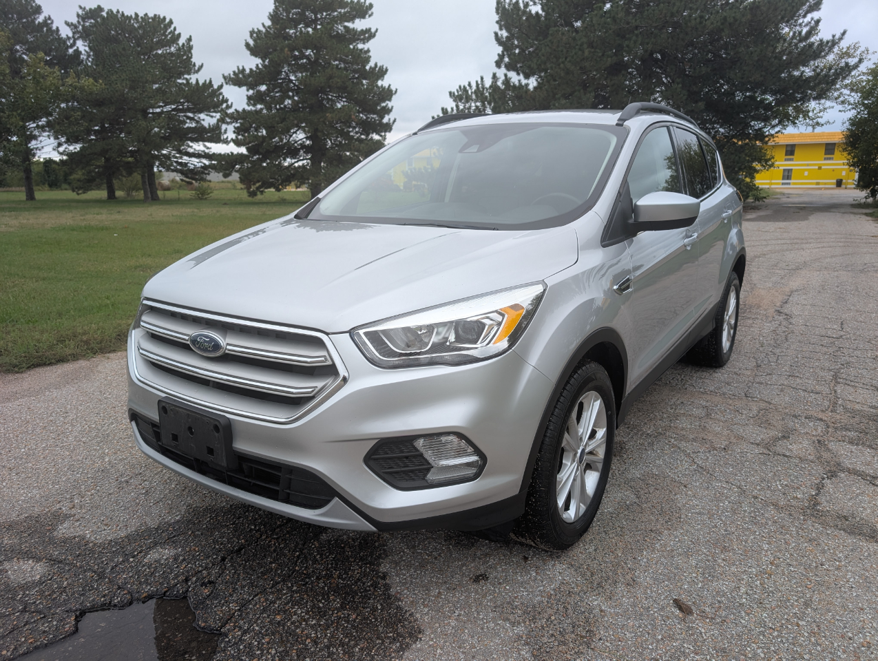 2019 Ford Escape SEL photo 3
