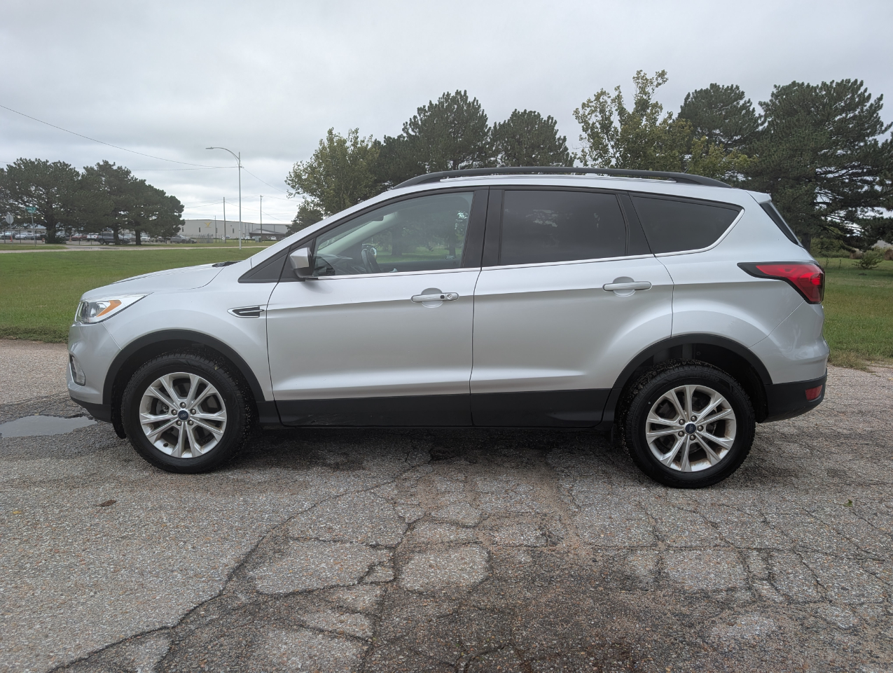 2019 Ford Escape SEL photo 4