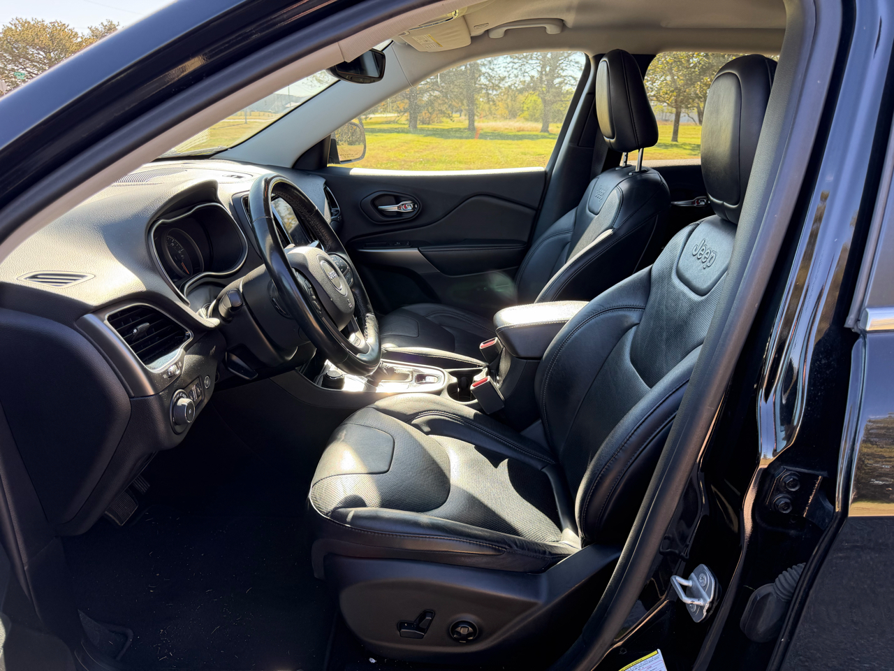 2019 Jeep Cherokee Limited photo 2
