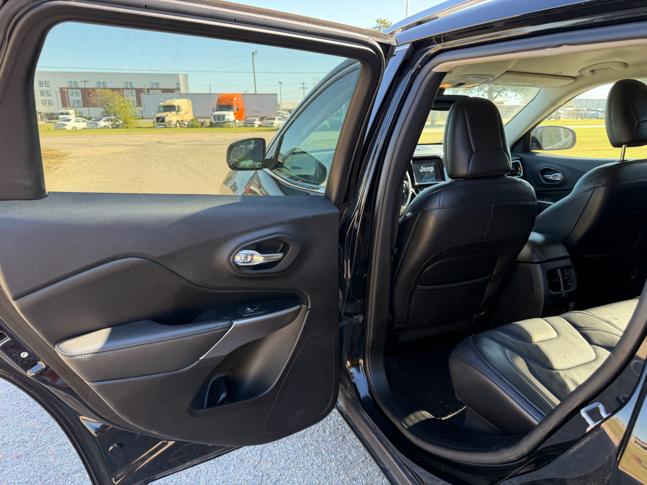 2019 Jeep Cherokee Limited photo 3