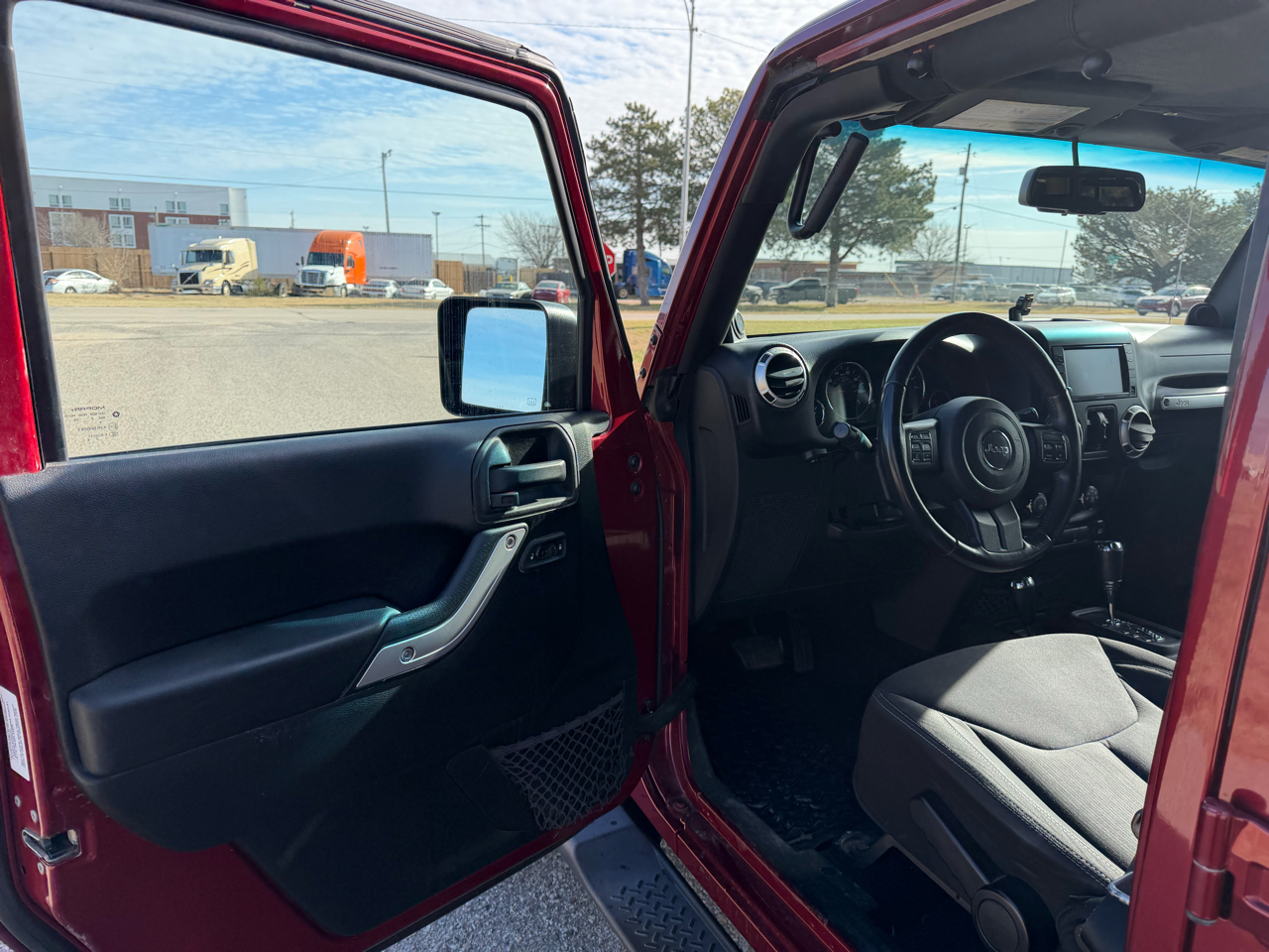 2013 Jeep Wrangler Unlimited Sahara photo 2