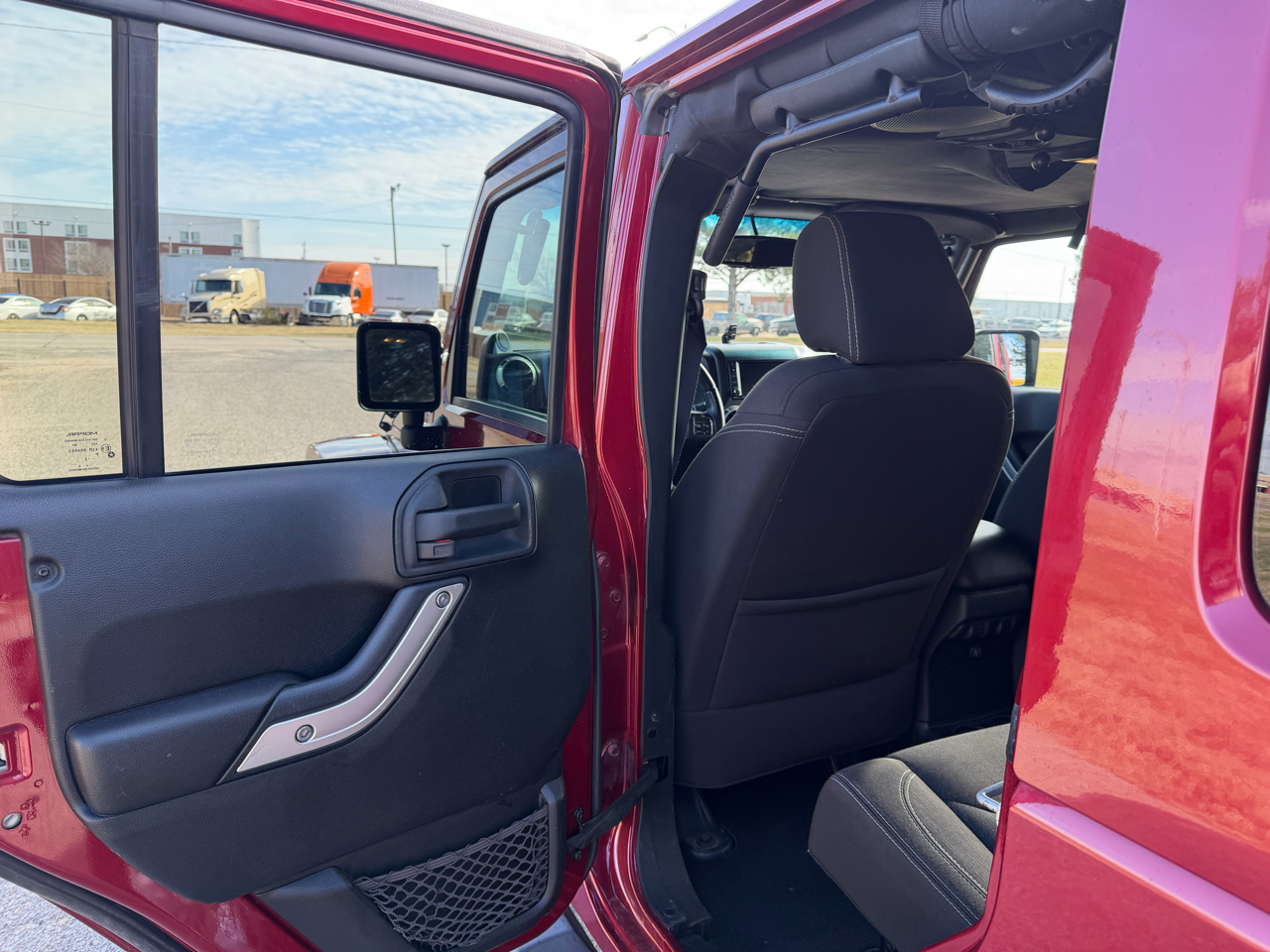 2013 Jeep Wrangler Unlimited Sahara photo 4