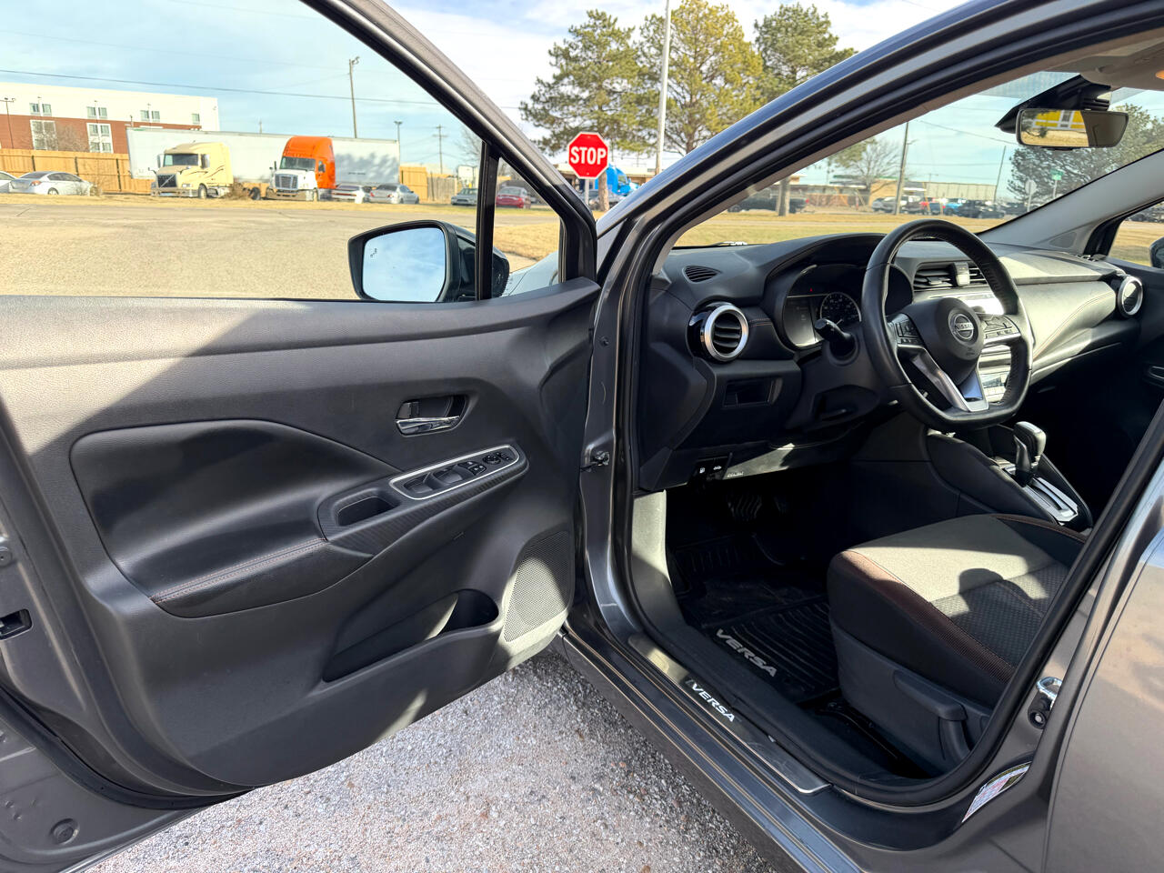 Nissan Versa SR CVT 2021