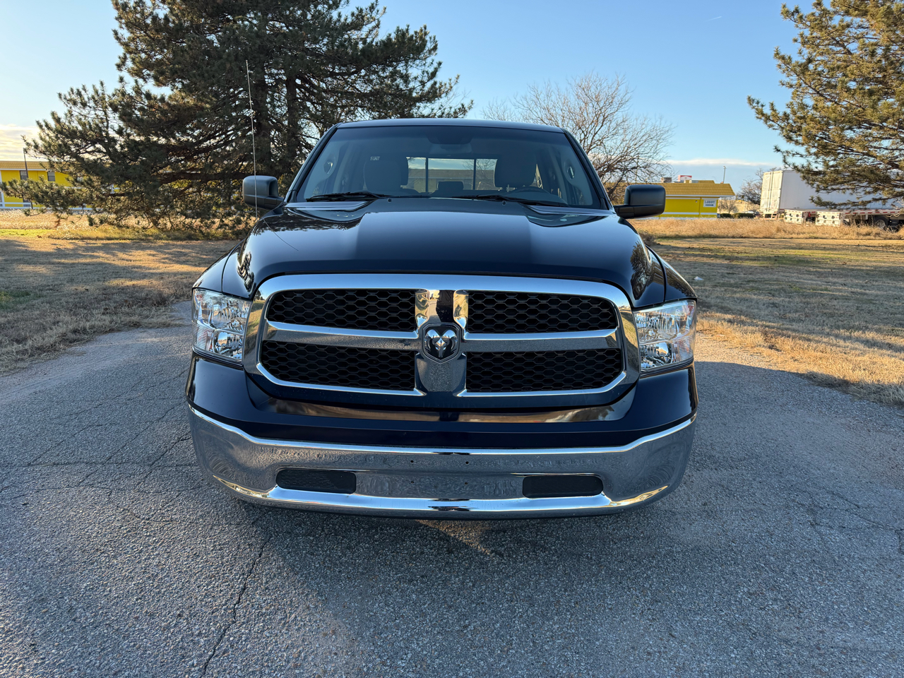 RAM 1500 4WD Quad Cab 140.5" SLT 2016