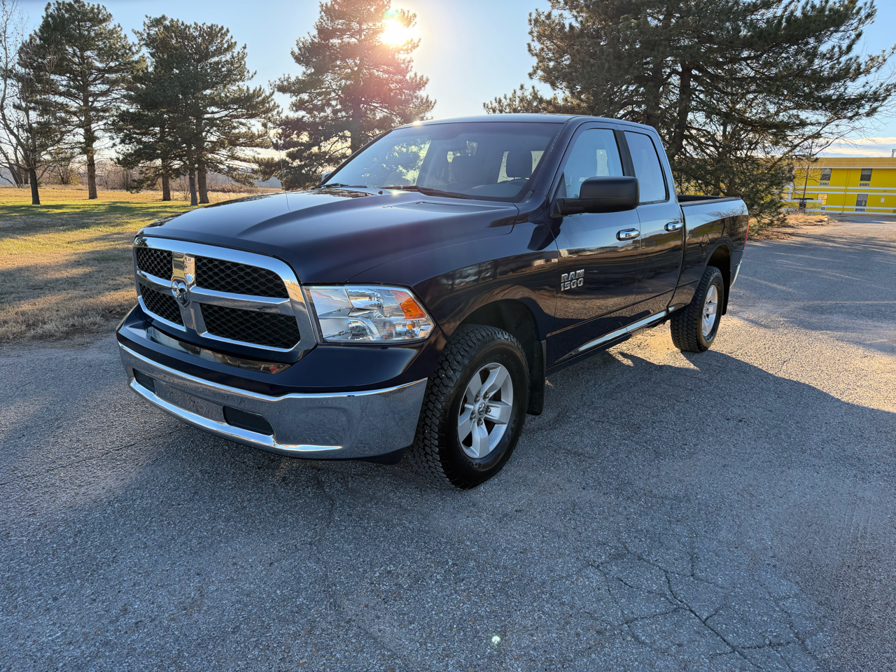 RAM 1500 4WD Quad Cab 140.5" SLT 2016