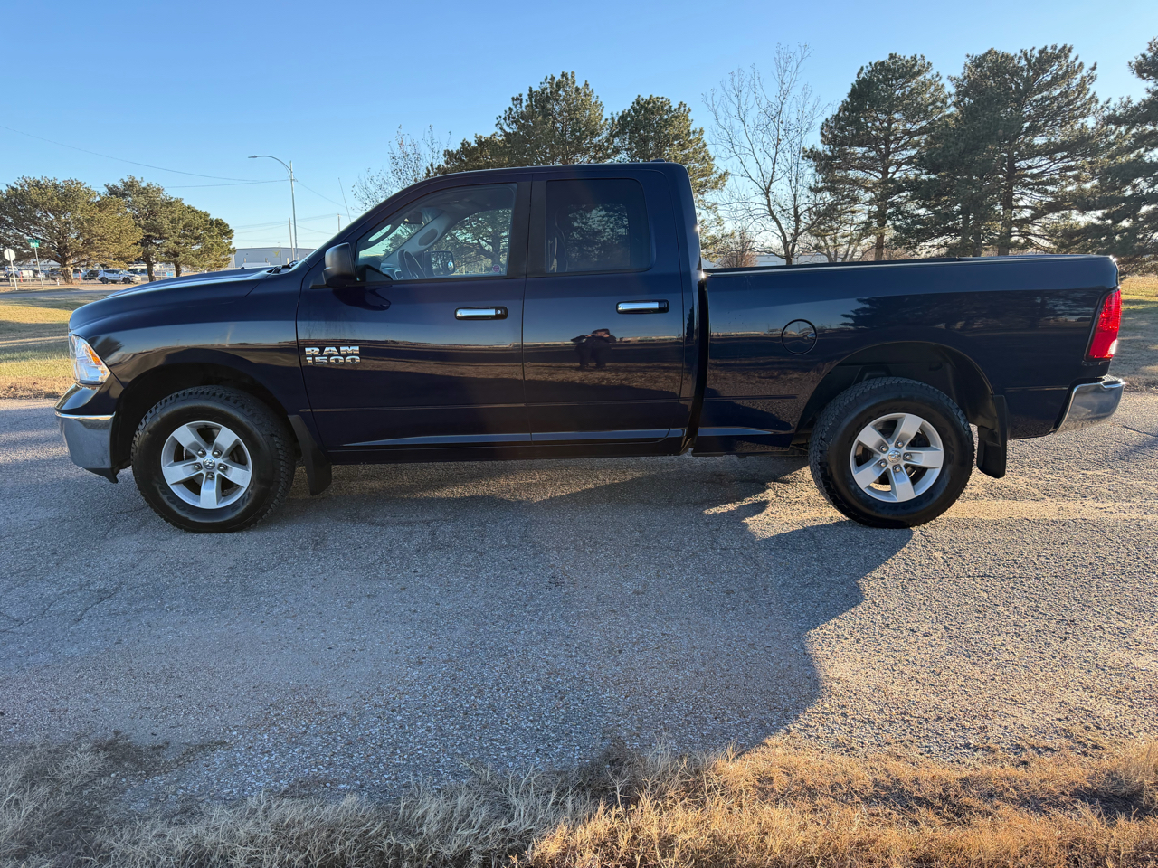 RAM 1500 4WD Quad Cab 140.5" SLT 2016