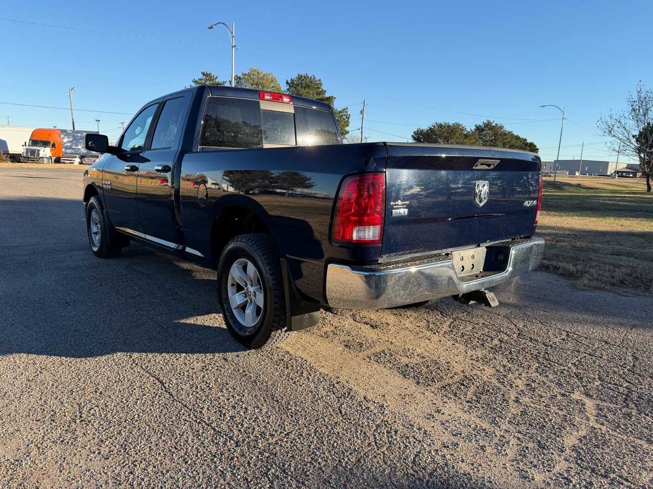 RAM 1500 4WD Quad Cab 140.5" SLT 2016