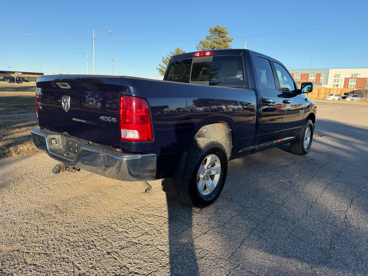 RAM 1500 4WD Quad Cab 140.5" SLT 2016