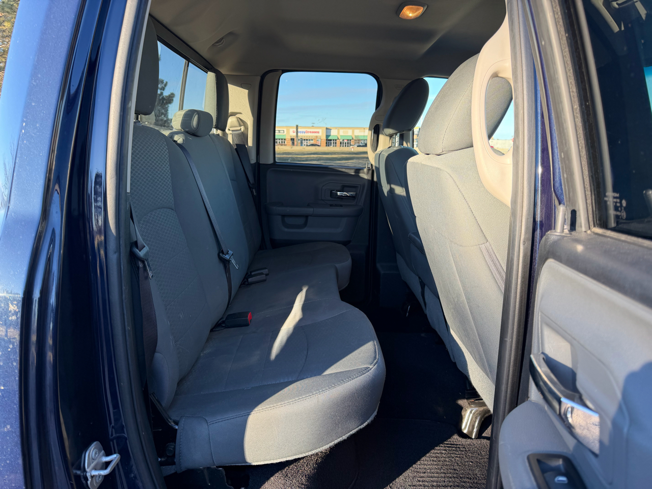 RAM 1500 4WD Quad Cab 140.5" SLT 2016