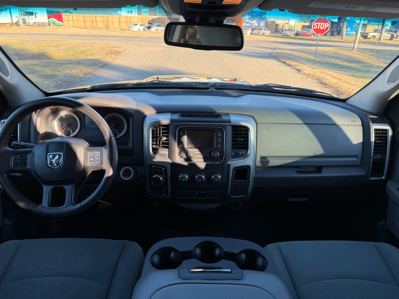 RAM 1500 4WD Quad Cab 140.5" SLT 2016