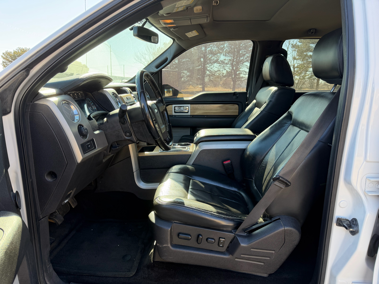 Ford F-150 4WD SuperCrew 145" Lariat 2011