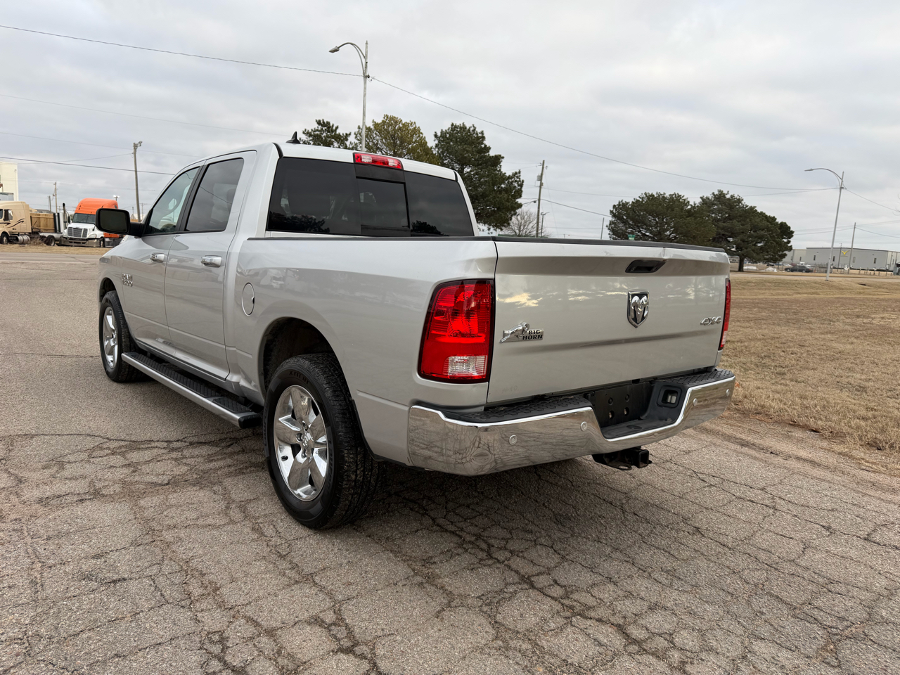 RAM 1500 4WD Crew Cab 140.5" Big Horn 2015