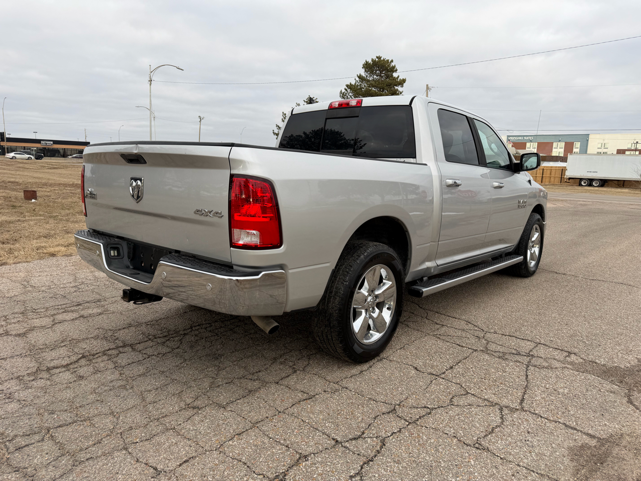 RAM 1500 4WD Crew Cab 140.5" Big Horn 2015