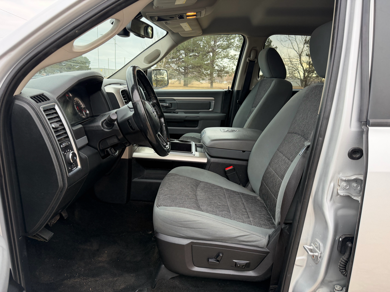 RAM 1500 4WD Crew Cab 140.5" Big Horn 2015