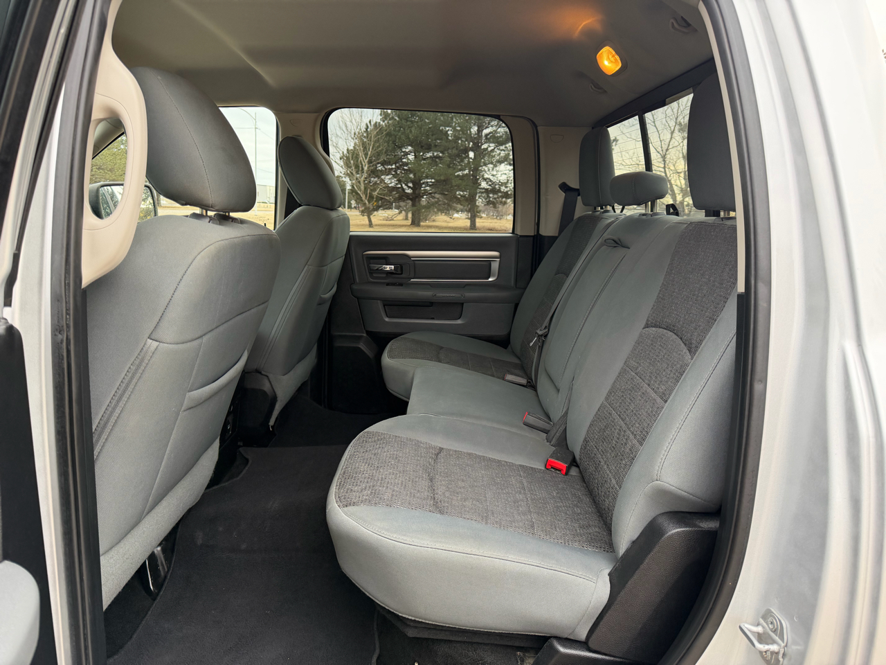 RAM 1500 4WD Crew Cab 140.5" Big Horn 2015