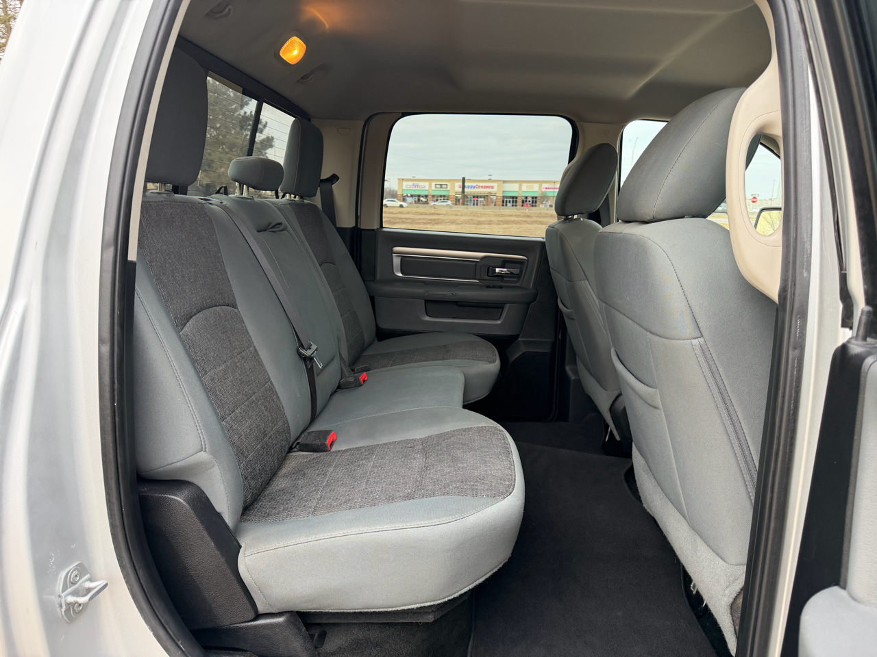 RAM 1500 4WD Crew Cab 140.5" Big Horn 2015